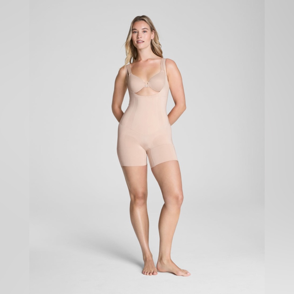 SPANX Nude On-Core Open-Bust Mid-Thigh Bodysuit L